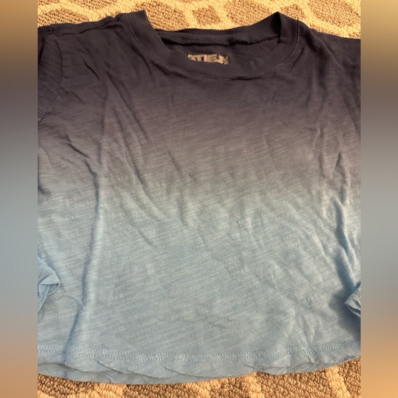 Katie J NYC ombre blue long sleeve crop Tee size Medium - Picture 2 of 4